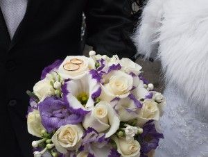Brautstrauß weiß und lila