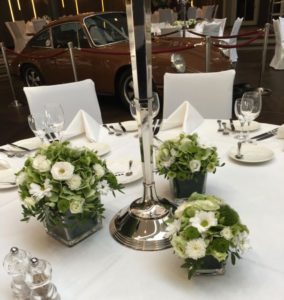 Tischdekoration im Hotel Drei Mohren von Blumen Flaschka