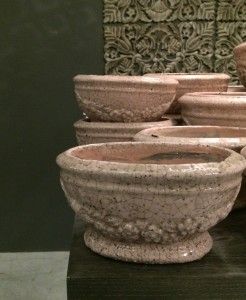 Keramik bei Blumen Flaschka