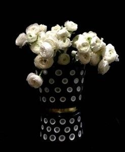 Vase mit weißen Ranunkeln