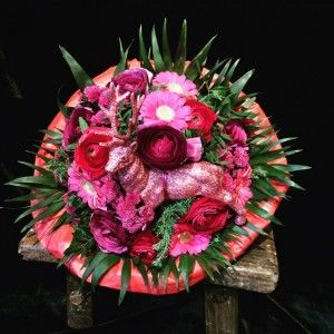 Blumenstrauß mit rosa Hirsch